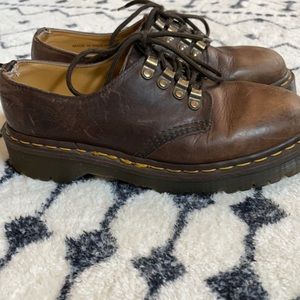 Actual Vintage Dr. Martin lace up leather Oxford. Men’s size 6z